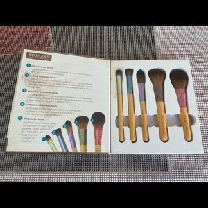 Brand New EcoTools Fresh & Flawless Five Piece Complexion Set